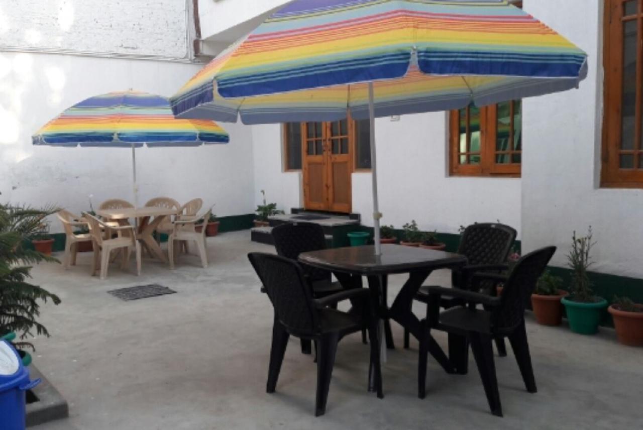 Hotel Monson Srīnagar Zewnętrze zdjęcie