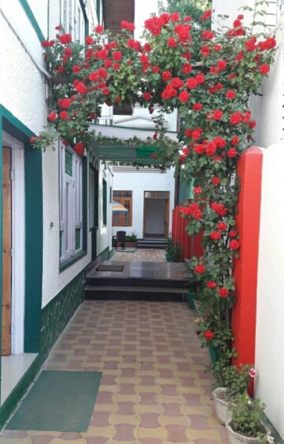 Hotel Monson Srīnagar Zewnętrze zdjęcie